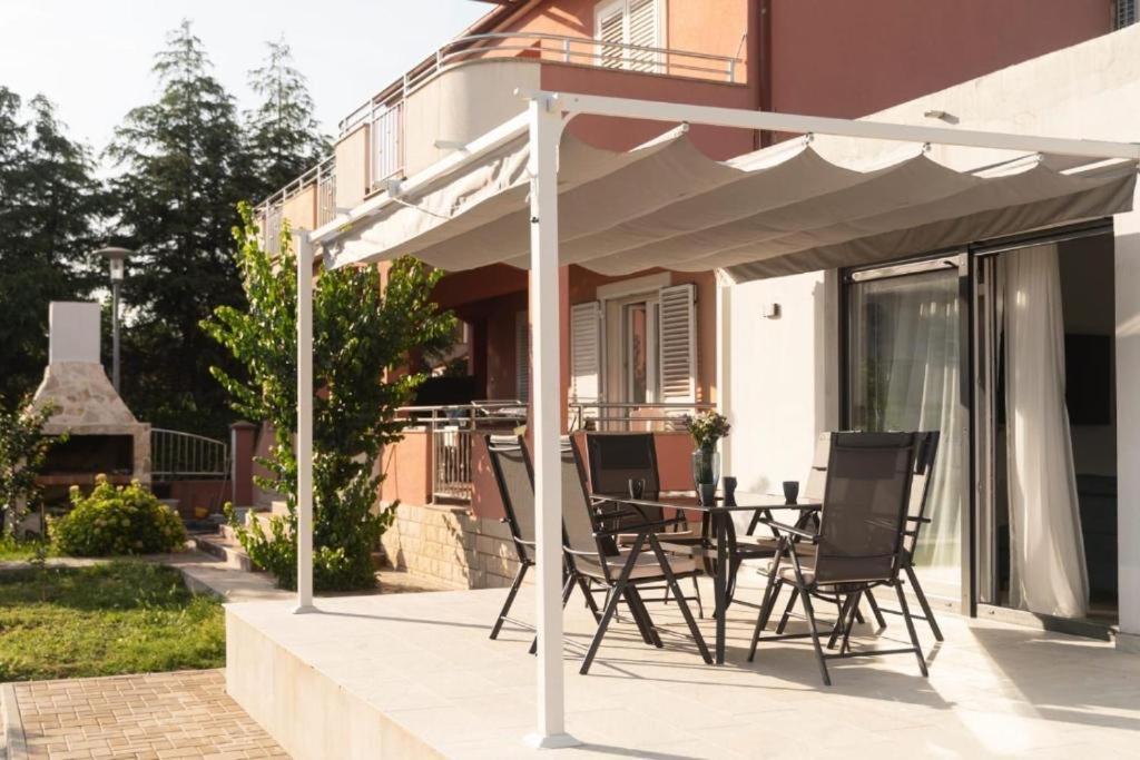 Apartmani Carmen Bibinje Buitenkant foto